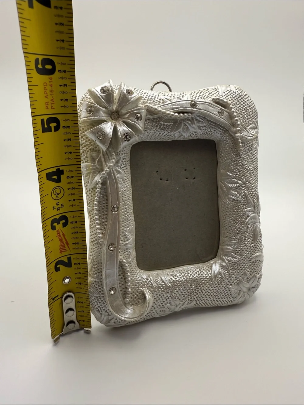 Vintage Decorative Floral Photo Frame with a pearl like finish, small 5,5x4,5